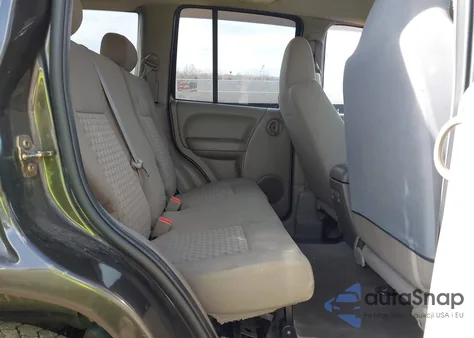 2005 Jeep Liberty Sport из США, поврежденный, VIN 1J4GL48K85W641690